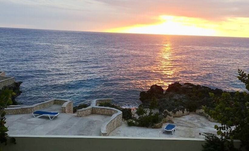 هتل Coral Seas Cliff