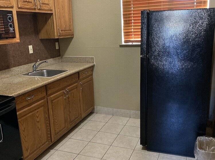 فندق على الطريق Lotus Inn