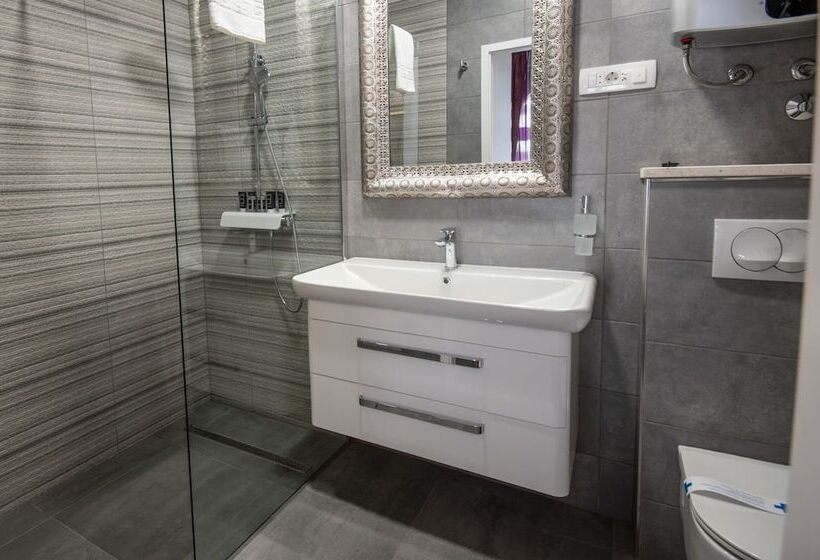 پانسیون Center Luxury Rooms 2