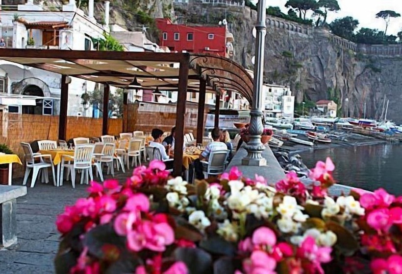 ベッドアンドブレックファースト L'approdo