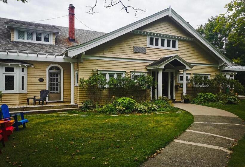 مبيت وإفطار Leaside Manor