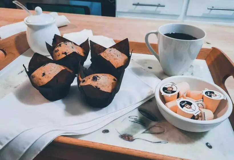 Bed and Breakfast Leaside Manor