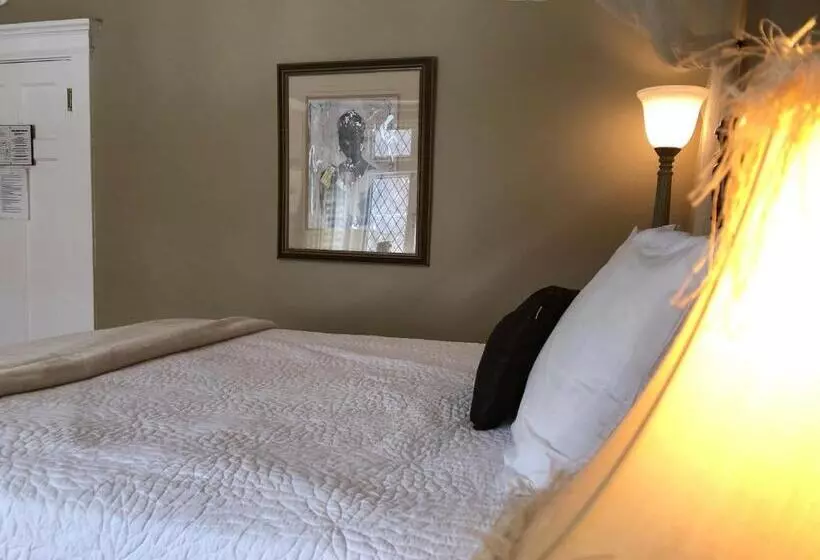 Bed and Breakfast Leaside Manor