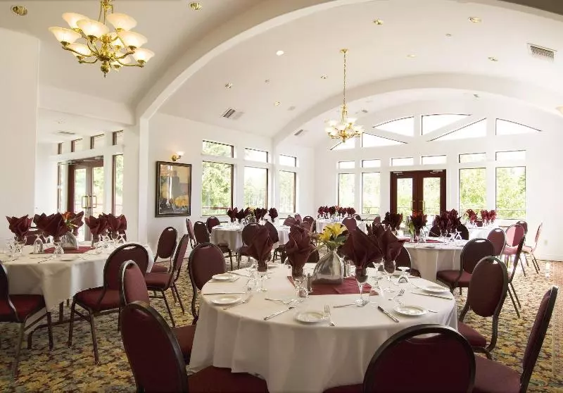 Hotel Crown Isle Resort & Golf Community