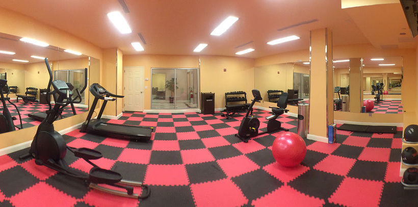 בית מלון כפרי Howard Johnson By Wyndham Long Island City