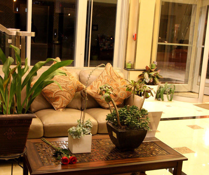 בית מלון כפרי Howard Johnson By Wyndham Long Island City