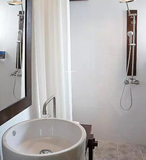 هتل Kampaeng Ngam