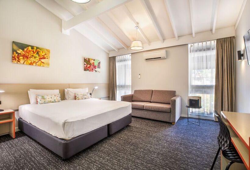 Отель Nightcap At The Ranch