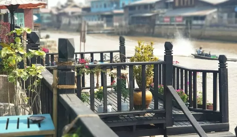 هتل Thanakha Inle
