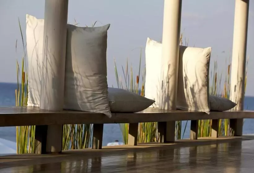 Отель The Lombok Lodge Suites & Private Villas