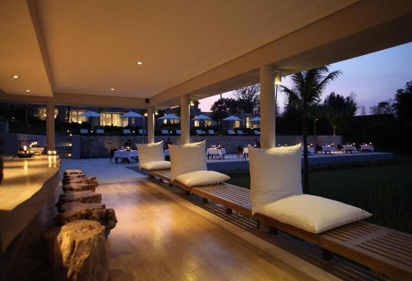 Отель The Lombok Lodge Suites & Private Villas