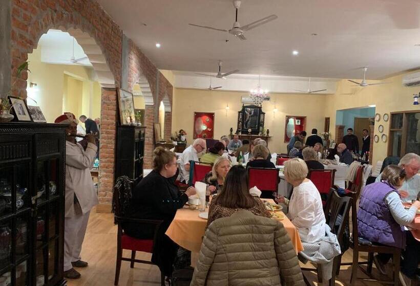 هتل Welcomheritage Judges Court