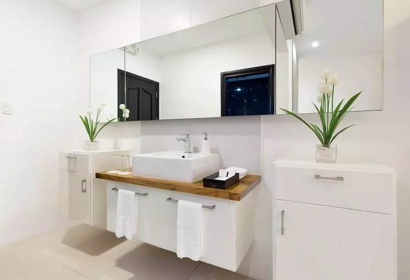 Отель Winds Boutique