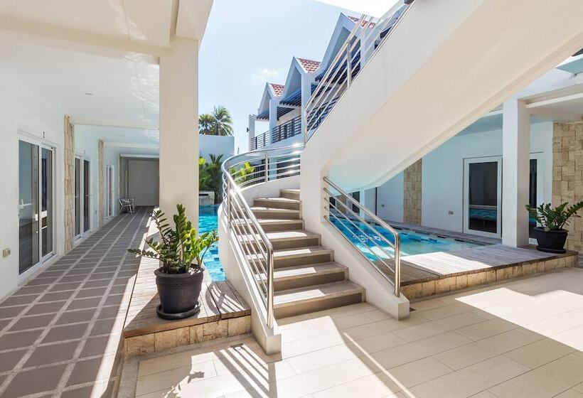 Отель Winds Boutique