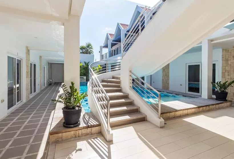 Отель Winds Boutique