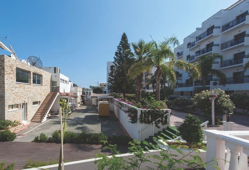 Marlita Beach Hotel Apartments