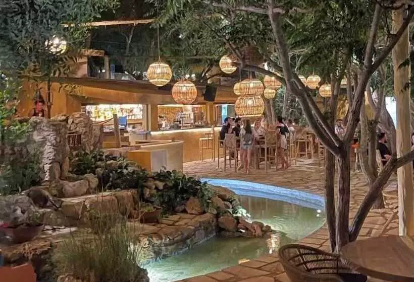 Marlita Beach Hotel Apartments