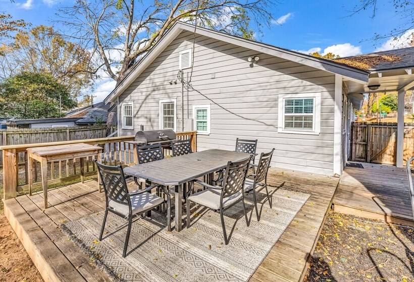 Bright And Modern Close To Everything