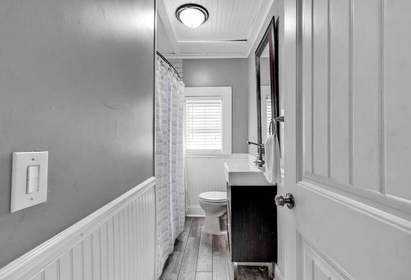 Bright And Modern Close To Everything