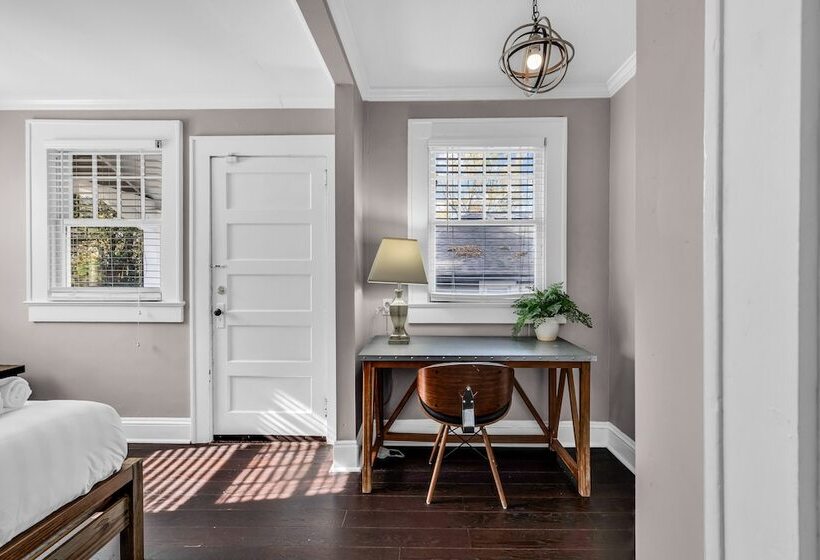 Bright And Modern Close To Everything