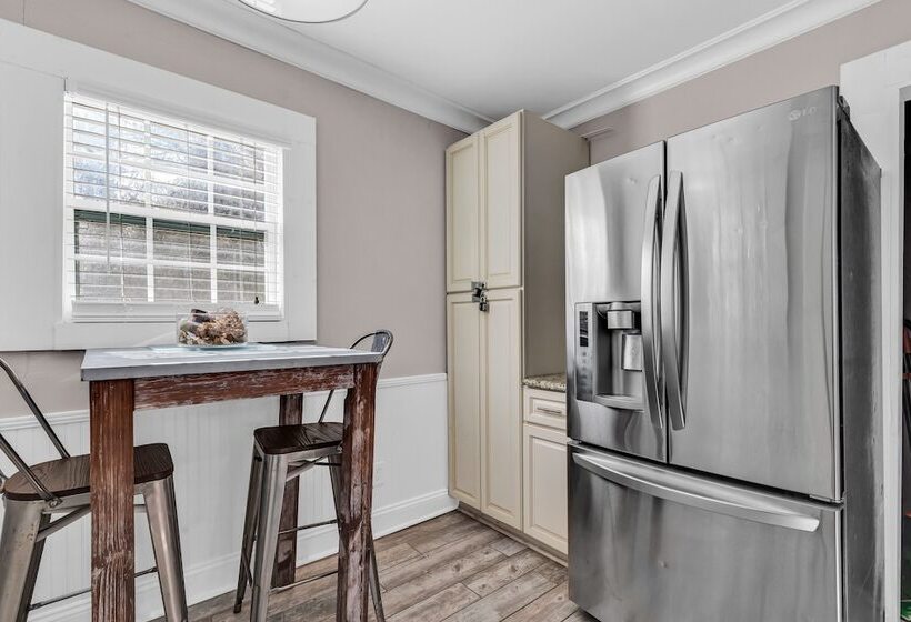 Bright And Modern Close To Everything