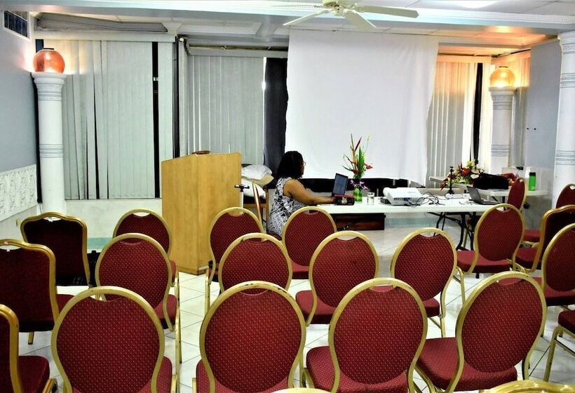 هتل Alicia S Palace