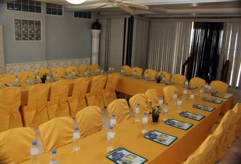 هتل Alicia S Palace