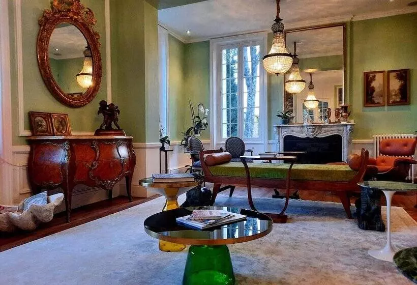 Hotelli Chateau Tanesse De Tourny