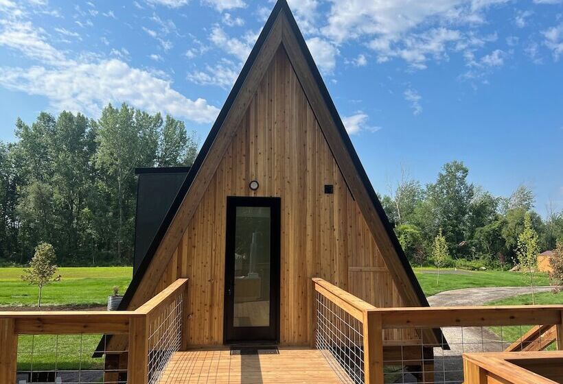 בית מלון כפרי Finger Lakes Treehouse