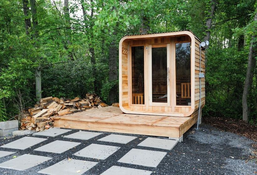 בית מלון כפרי Finger Lakes Treehouse