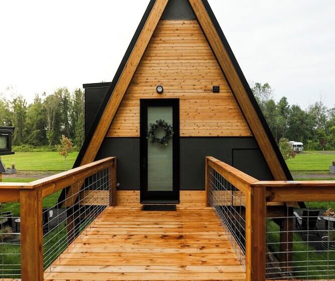 בית מלון כפרי Finger Lakes Treehouse