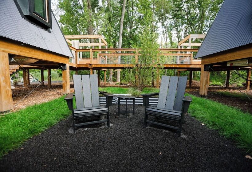 בית מלון כפרי Finger Lakes Treehouse