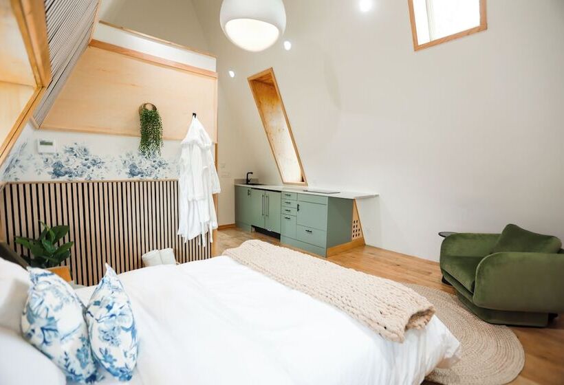 בית מלון כפרי Finger Lakes Treehouse