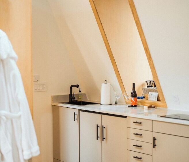 בית מלון כפרי Finger Lakes Treehouse