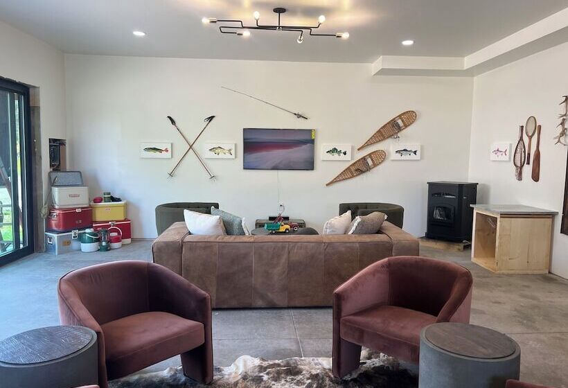 בית מלון כפרי Finger Lakes Treehouse