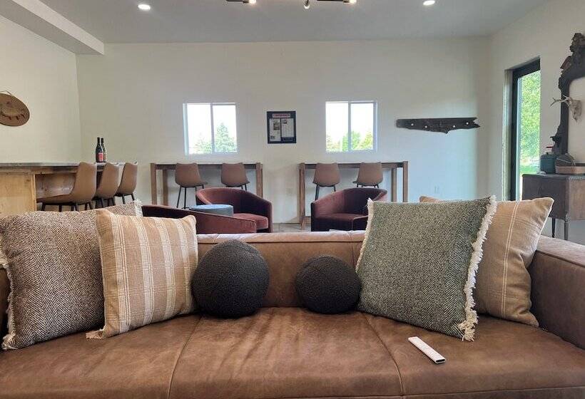 בית מלון כפרי Finger Lakes Treehouse