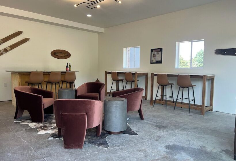 בית מלון כפרי Finger Lakes Treehouse