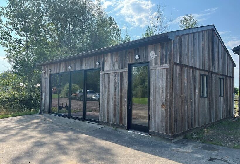 בית מלון כפרי Finger Lakes Treehouse