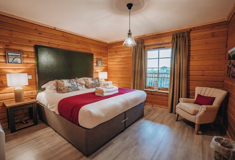 فندق Merklands Wood Luxury Lodges