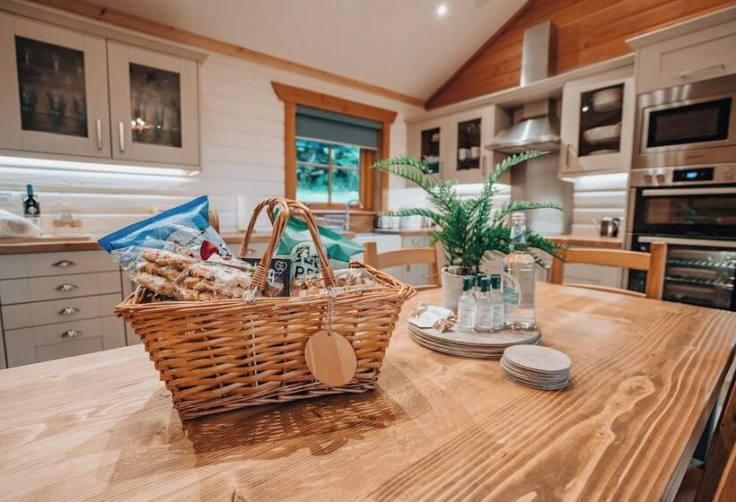 فندق Merklands Wood Luxury Lodges