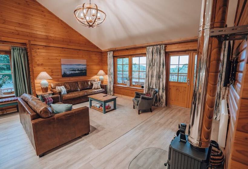 فندق Merklands Wood Luxury Lodges