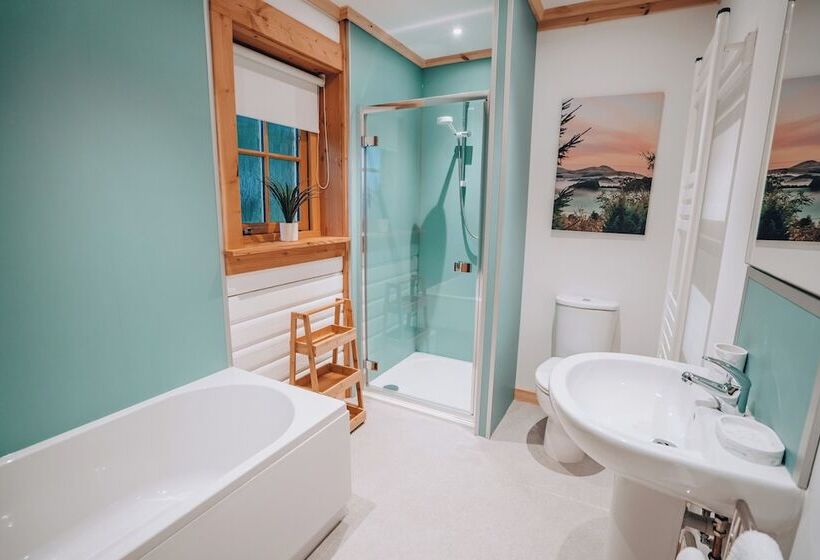 فندق Merklands Wood Luxury Lodges