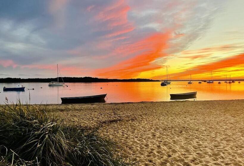 Отель Poole Harbour View Lodge At Rockley Park