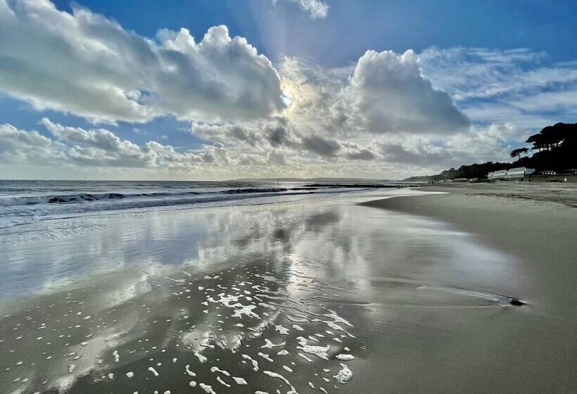 Отель Poole Harbour View Lodge At Rockley Park