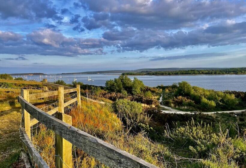 Отель Poole Harbour View Lodge At Rockley Park