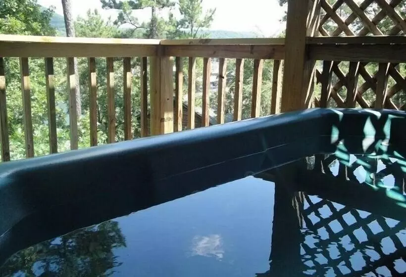 Lake View Three Bedroom, Three Bath Cottage With Hot Tub Overlooking Lake Ouachita. By Redawning