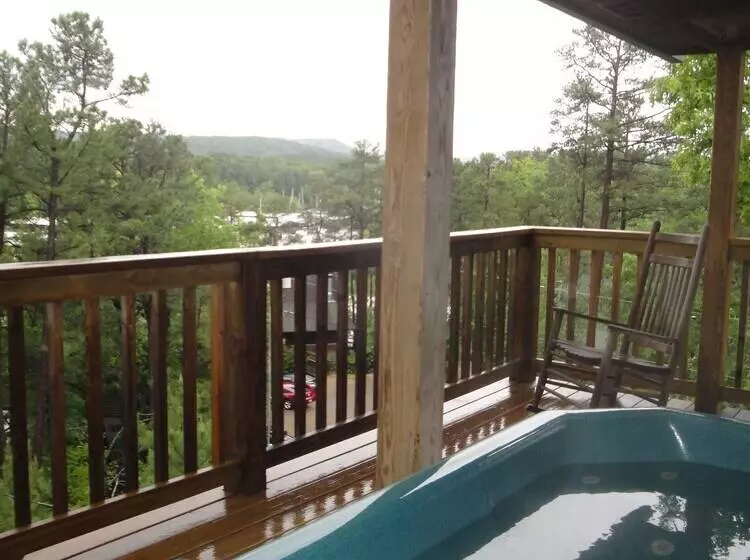 Lake View Three Bedroom, Three Bath Cottage With Hot Tub Overlooking Lake Ouachita. By Redawning
