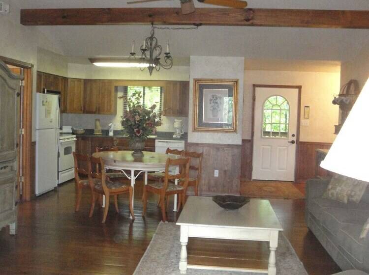 Lake View Three Bedroom, Three Bath Cottage With Hot Tub Overlooking Lake Ouachita. By Redawning