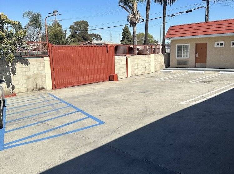 モーテル Twenty First Century Inn