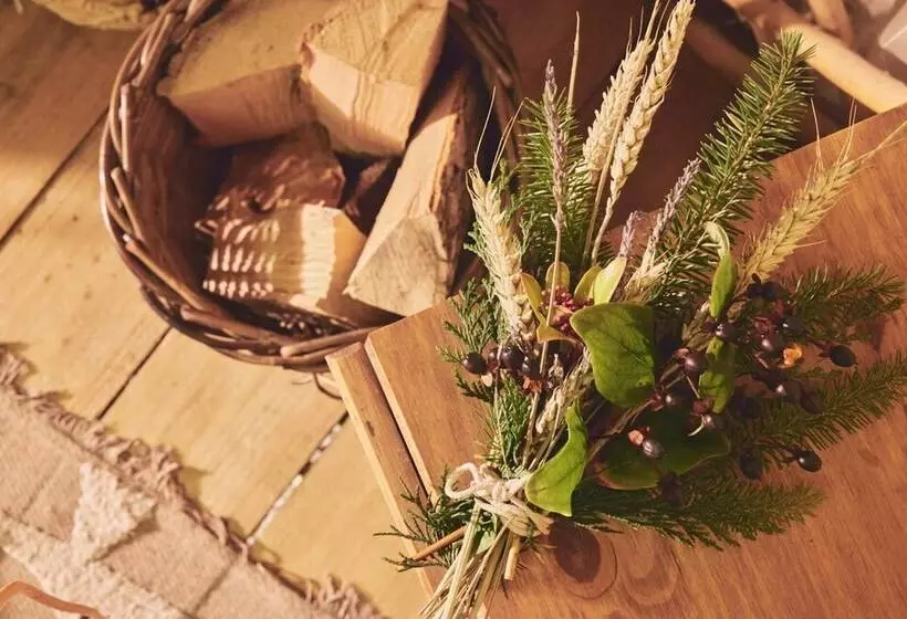 Mushroom Yurt Set In 4 Acres Of Woodland And Lakes